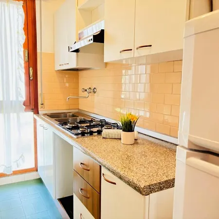 아파트 Flat In A Building Surrounded By A Garden
